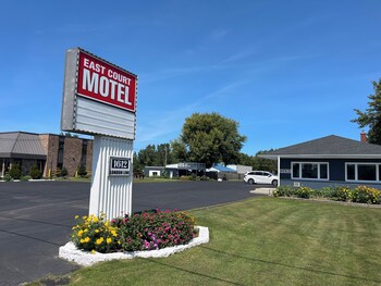 East Court Motel,Brights Grove>>Sarnia,2 star
