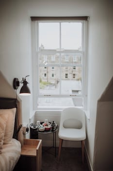 16 pilrig guest house