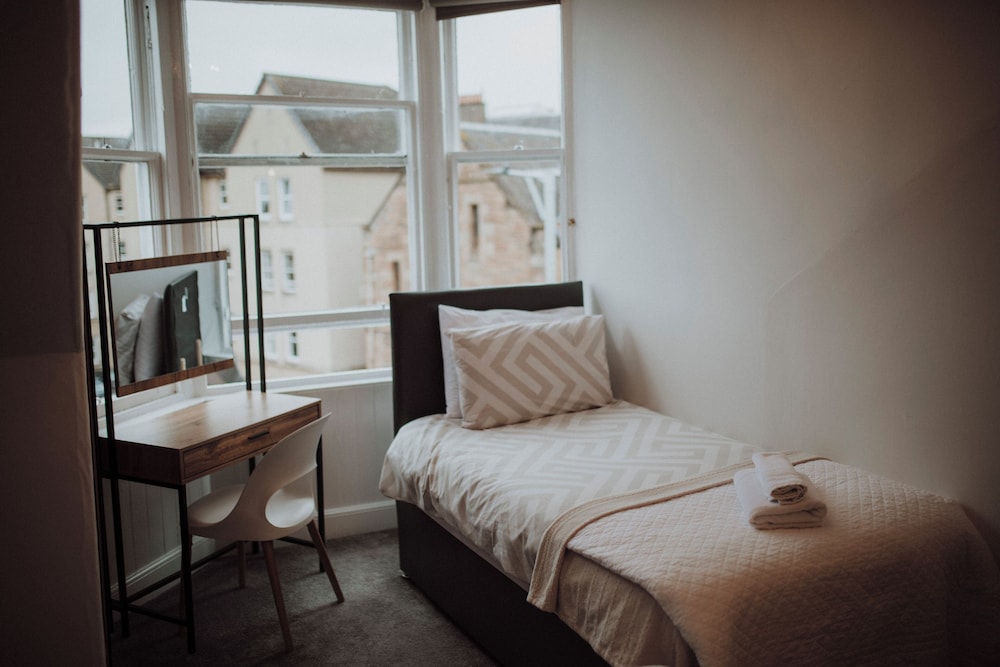 16 pilrig guest house