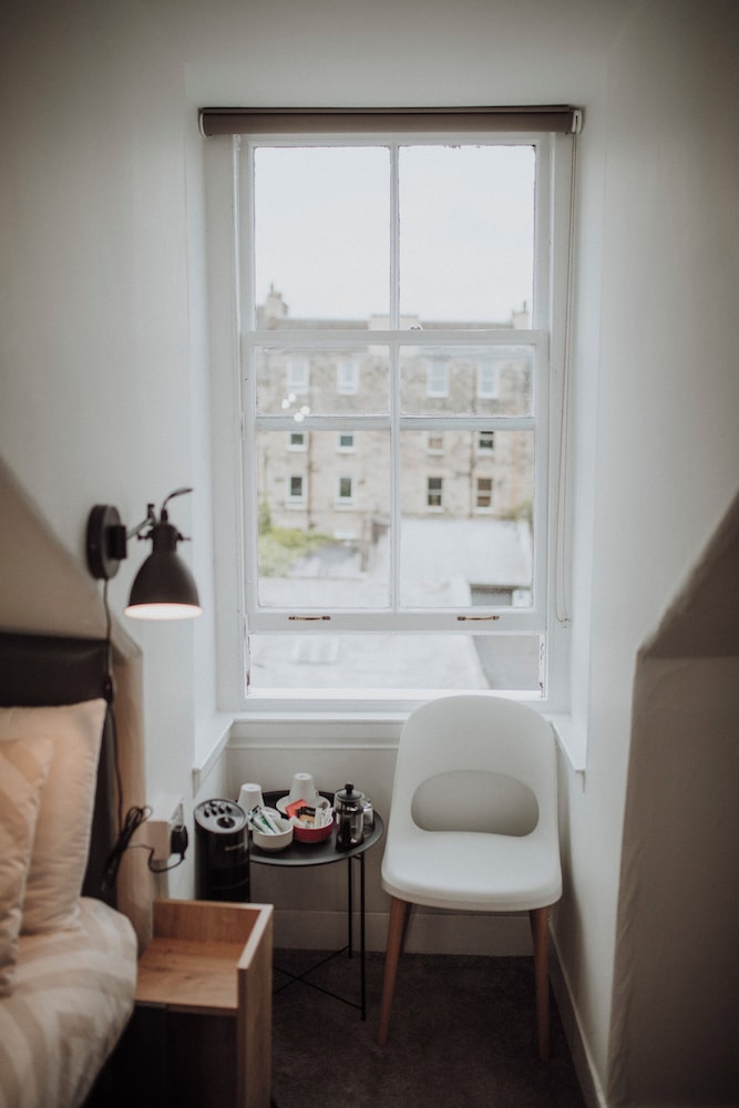 16 pilrig guest house