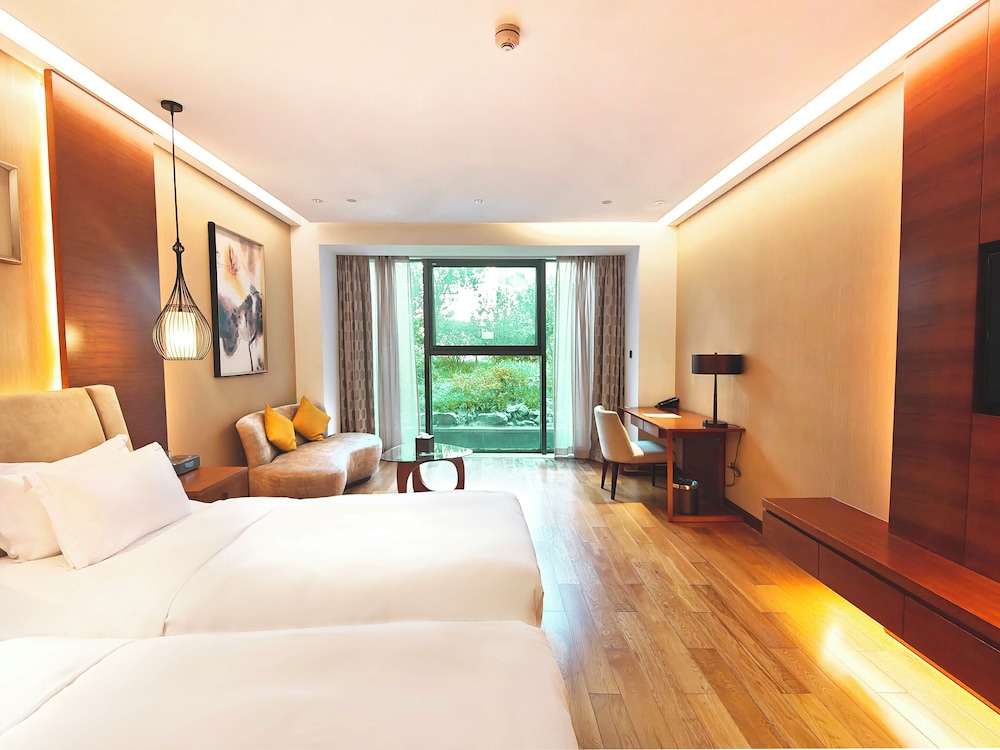 holiday inn nanjing xuanwu lake by ihg