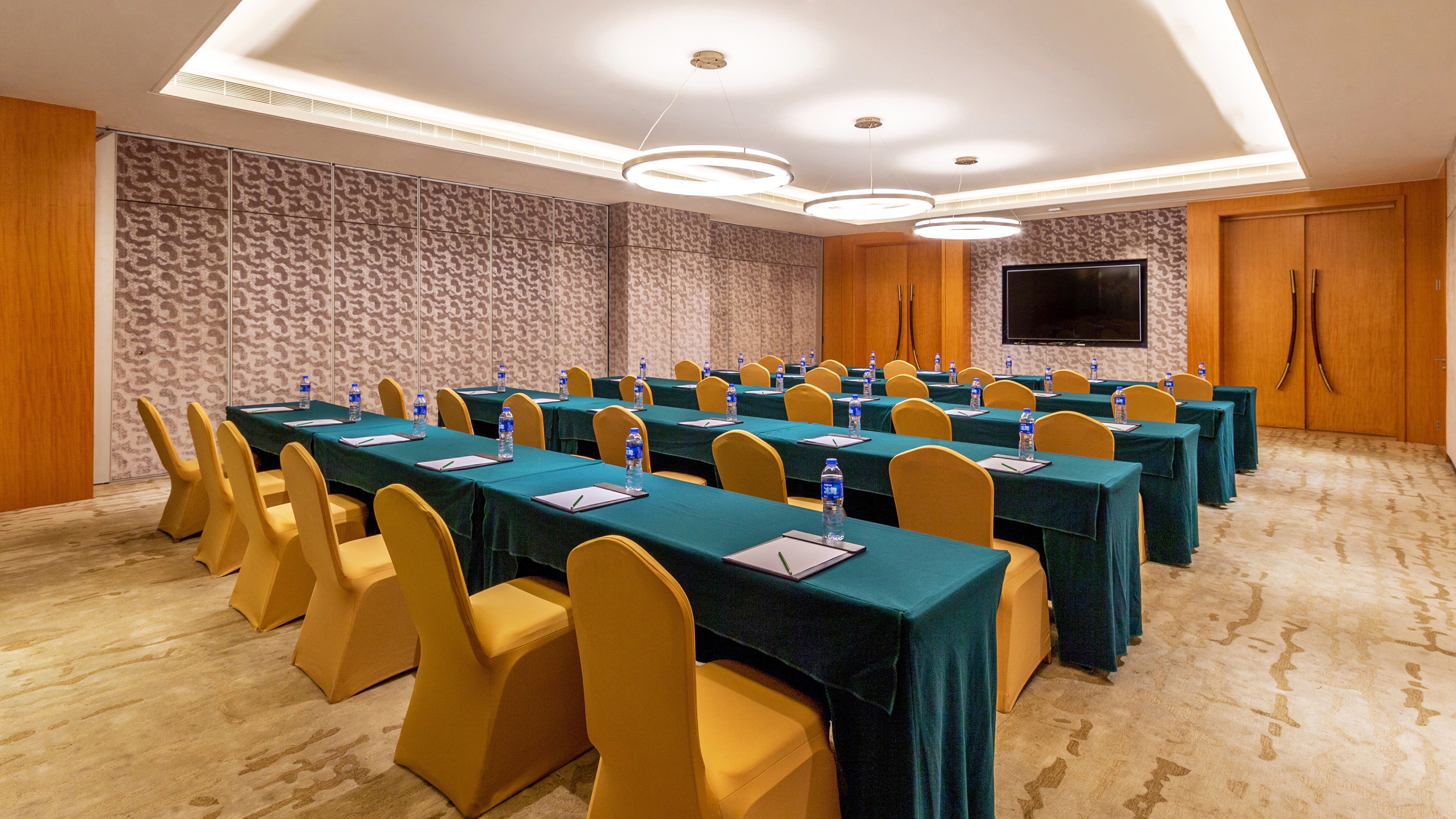 holiday inn nanjing xuanwu lake by ihg