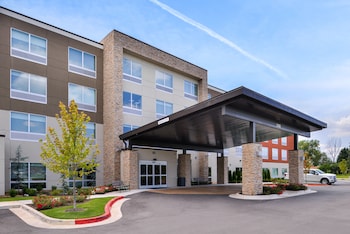 holiday inn express and suites siloam springs by ihg