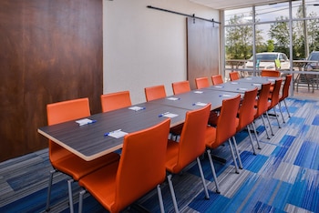 holiday inn express and suites siloam springs by ihg