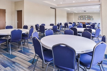 holiday inn express and suites siloam springs by ihg