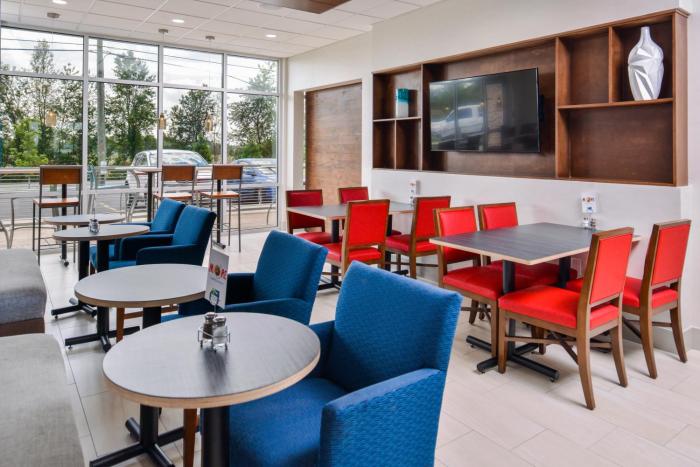 holiday inn express and suites siloam springs by ihg