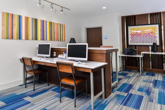 holiday inn express and suites siloam springs by ihg