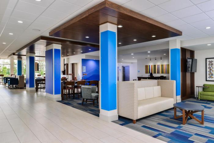 holiday inn express and suites siloam springs by ihg