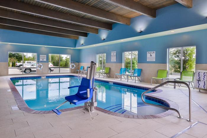 holiday inn express and suites siloam springs by ihg