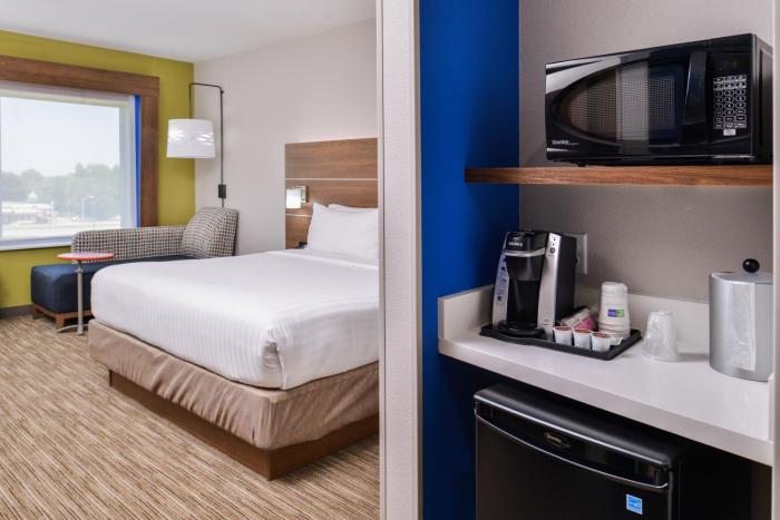 holiday inn express and suites siloam springs by ihg