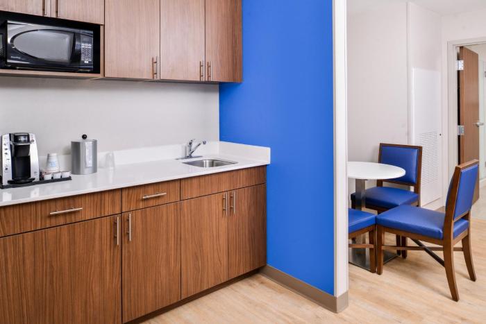 holiday inn express and suites siloam springs by ihg