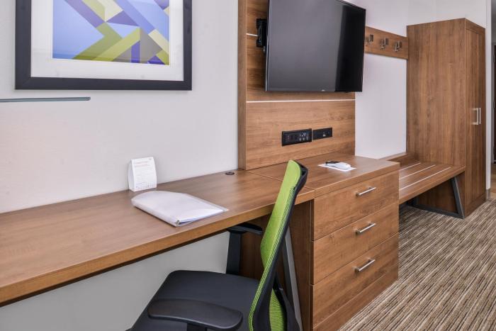 holiday inn express and suites siloam springs by ihg