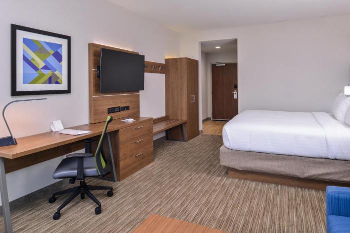 holiday inn express and suites siloam springs by ihg