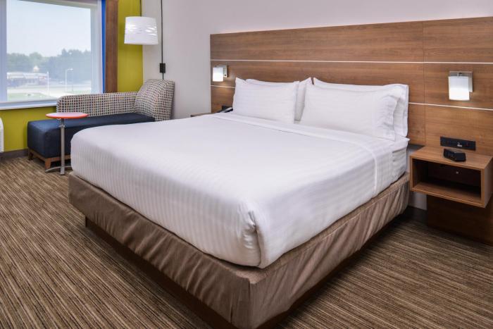 holiday inn express and suites siloam springs by ihg