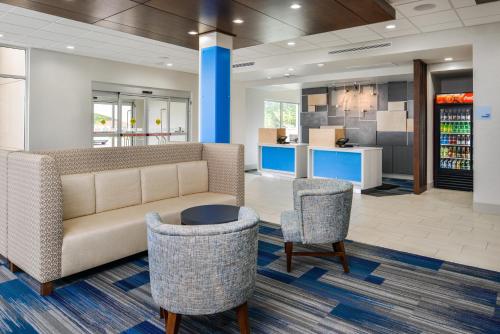 holiday inn express and suites siloam springs by ihg