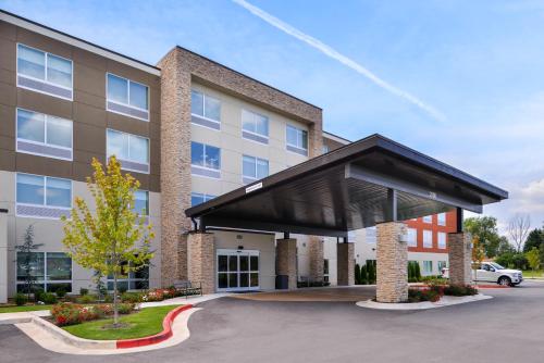 holiday inn express and suites siloam springs by ihg