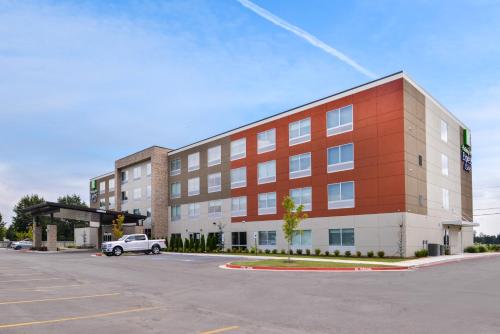 holiday inn express and suites siloam springs by ihg
