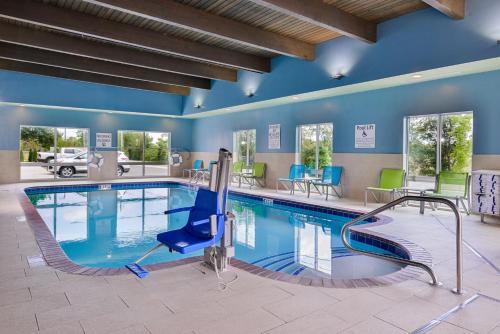holiday inn express and suites siloam springs by ihg