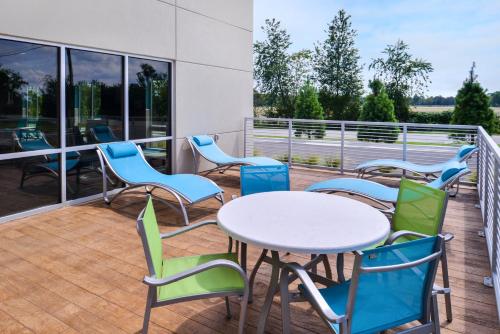 holiday inn express and suites siloam springs by ihg