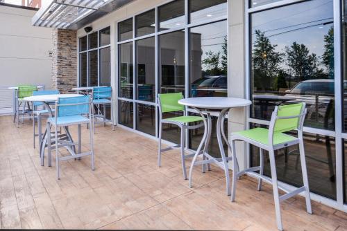holiday inn express and suites siloam springs by ihg