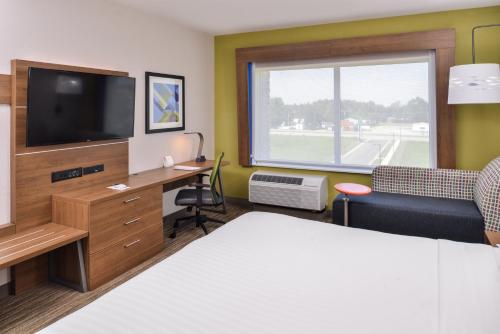 holiday inn express and suites siloam springs by ihg