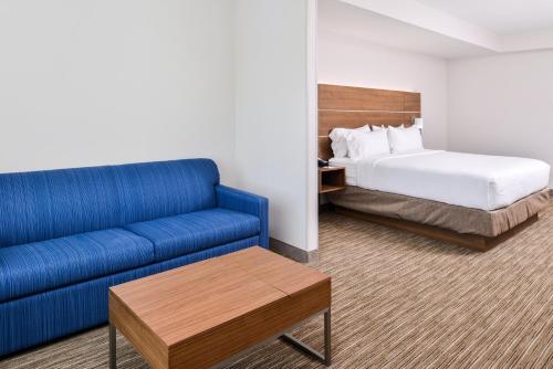 holiday inn express and suites siloam springs by ihg