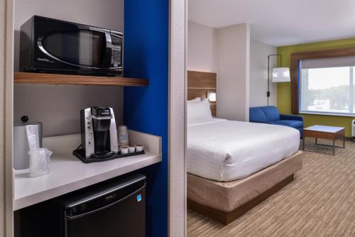 holiday inn express and suites siloam springs by ihg