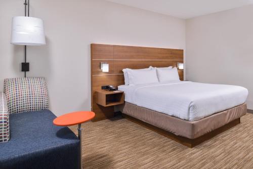 holiday inn express and suites siloam springs by ihg