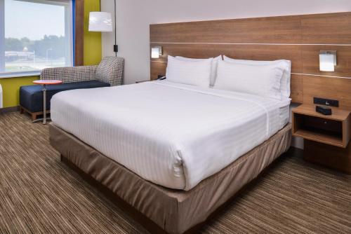 holiday inn express and suites siloam springs by ihg