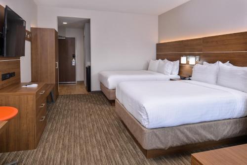 holiday inn express and suites siloam springs by ihg