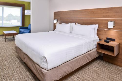 holiday inn express and suites siloam springs by ihg