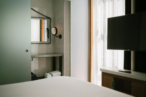 crowne plaza hy36 midtown manhattan by ihg