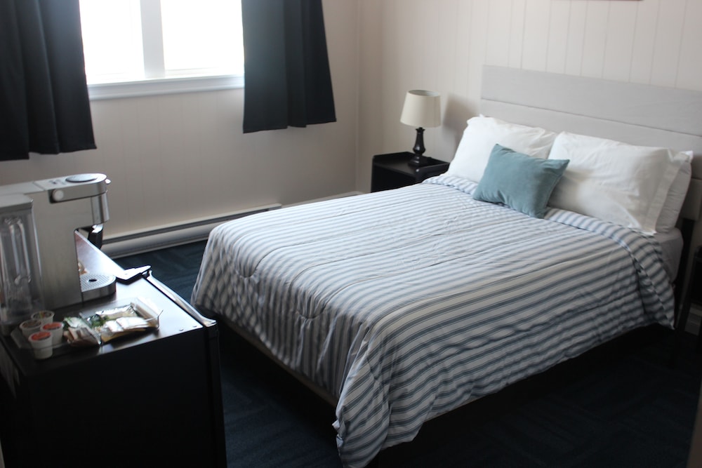 loyalist inn and suites