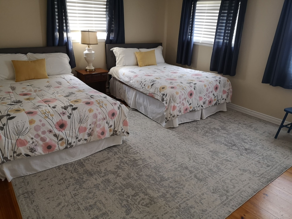 loyalist inn and suites