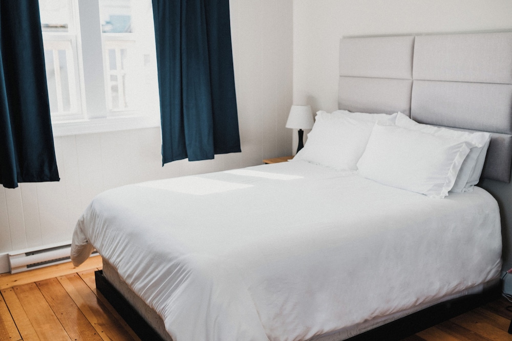 loyalist inn and suites