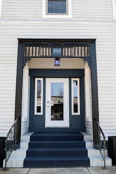 loyalist inn and suites