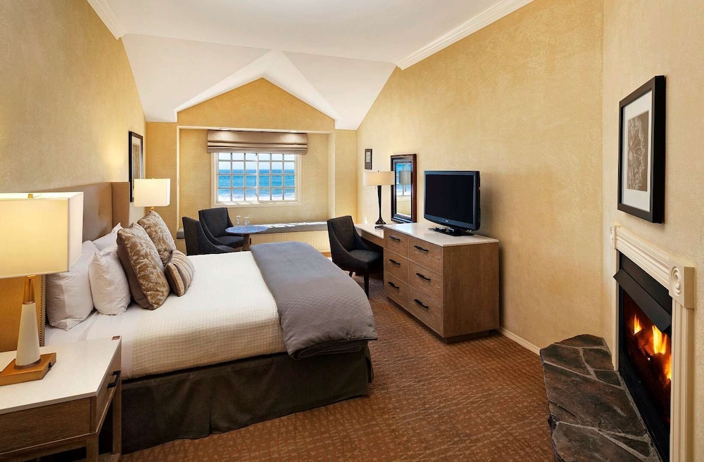 pelican inn and suites