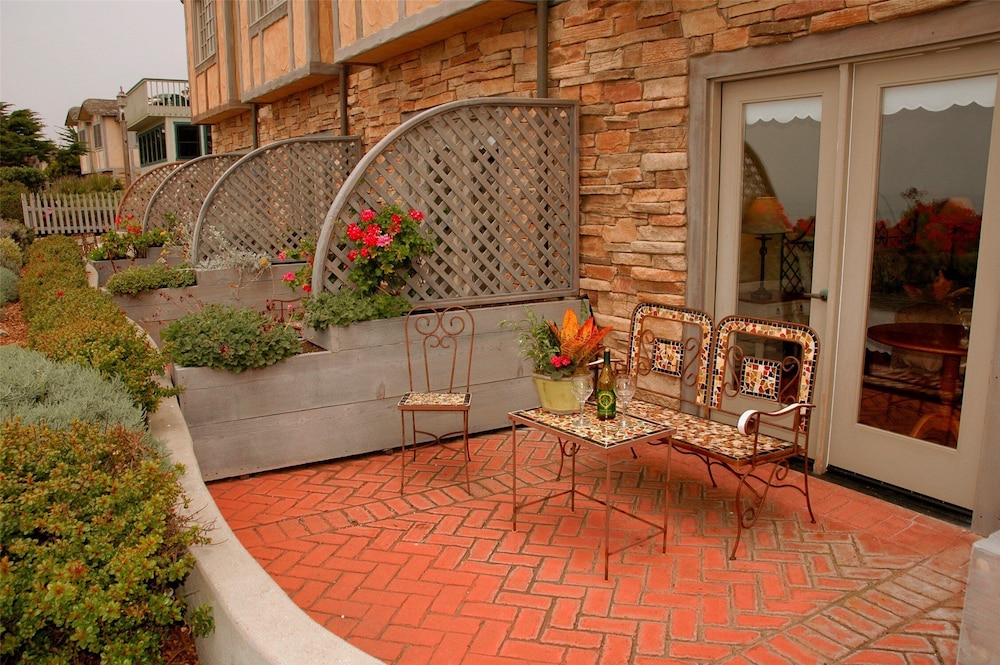 pelican inn and suites