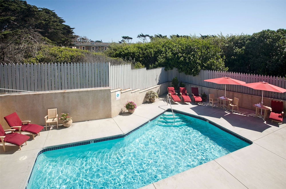 pelican inn and suites