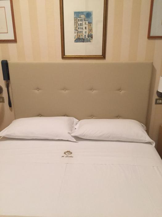 hotel ariella