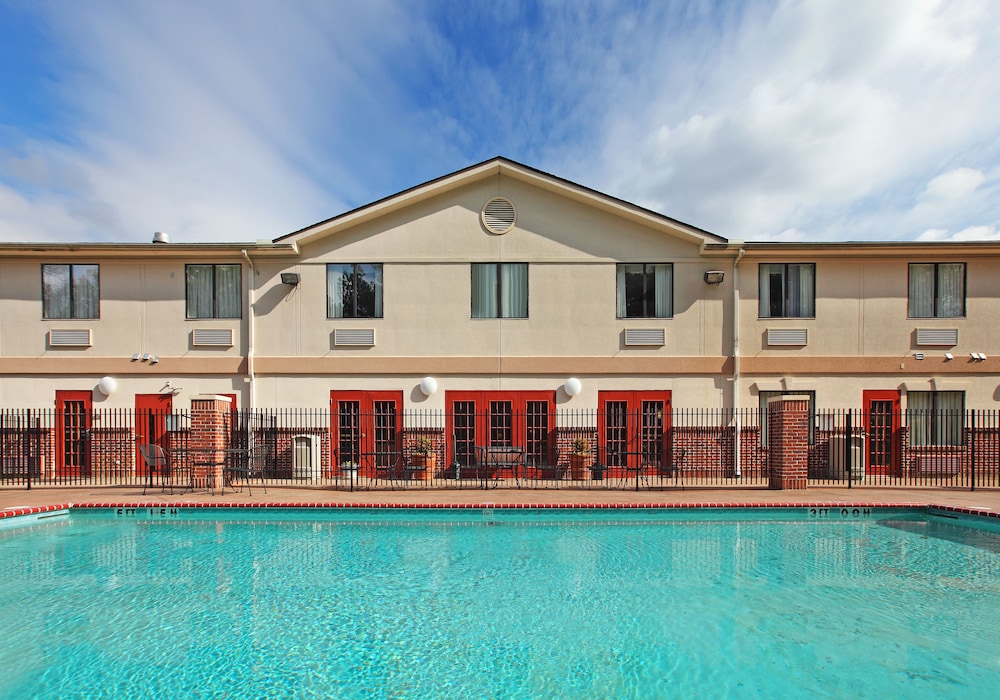 holiday inn express hotel and suites camden by ihg