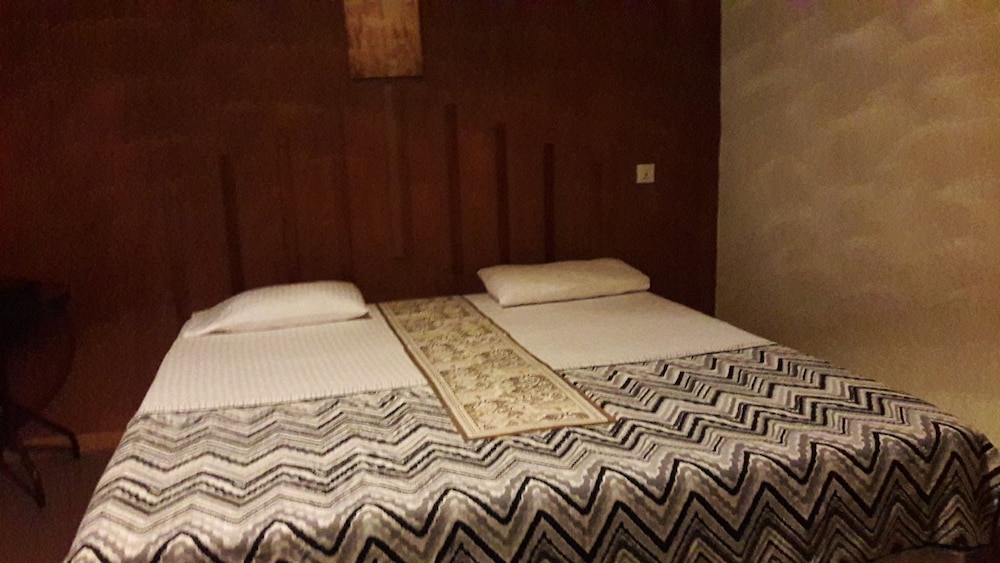 deer point hotel kandy