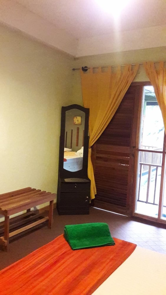 deer point hotel kandy