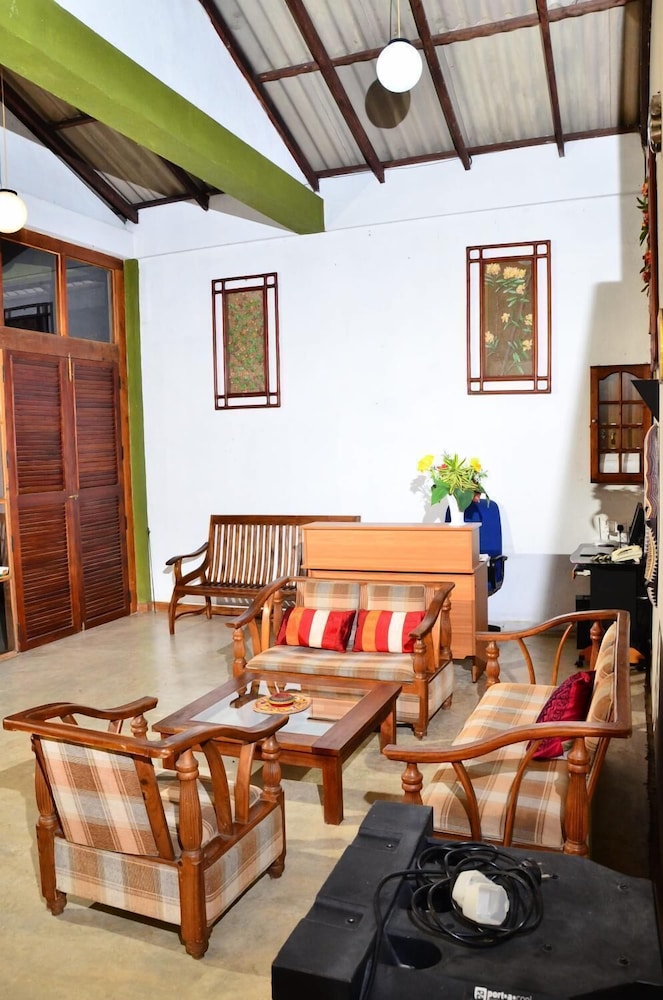 deer point hotel kandy
