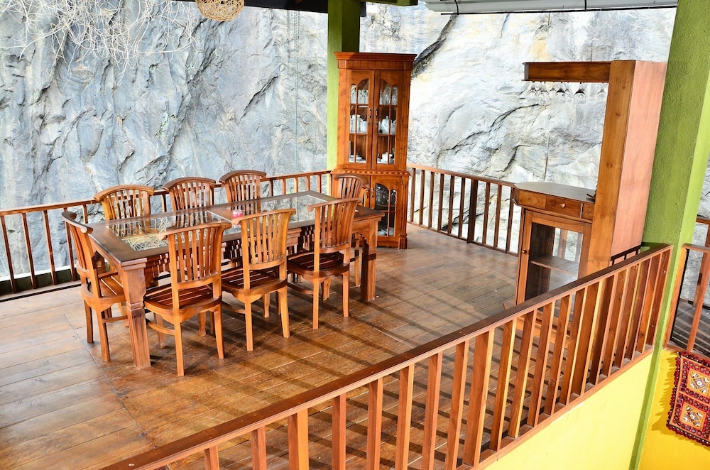 deer point hotel kandy