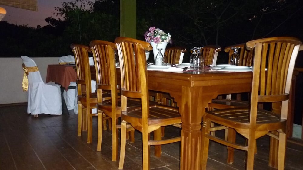 deer point hotel kandy
