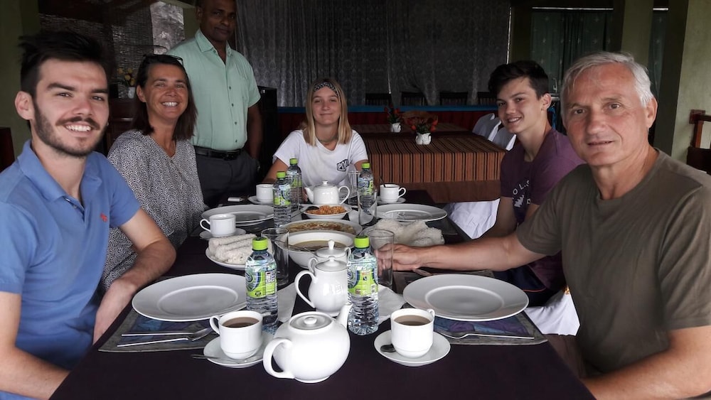 deer point hotel kandy