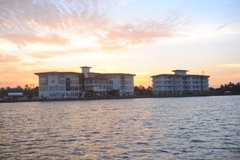 hotel east lagoon