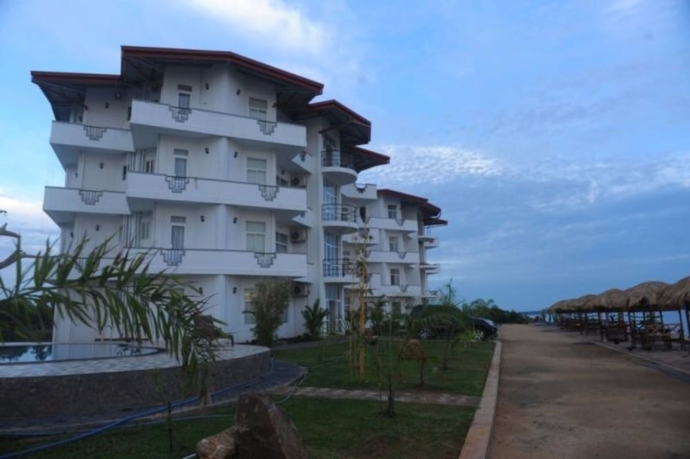 hotel east lagoon