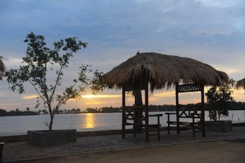 Hotel East Lagoon,Eravur Town>>Batticaloa,4 star